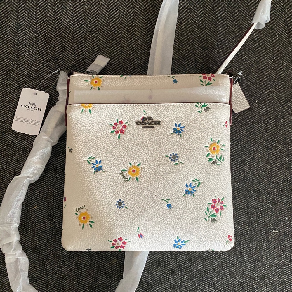 Coach Wildflower Print Kitt Crossbody - Chalk
